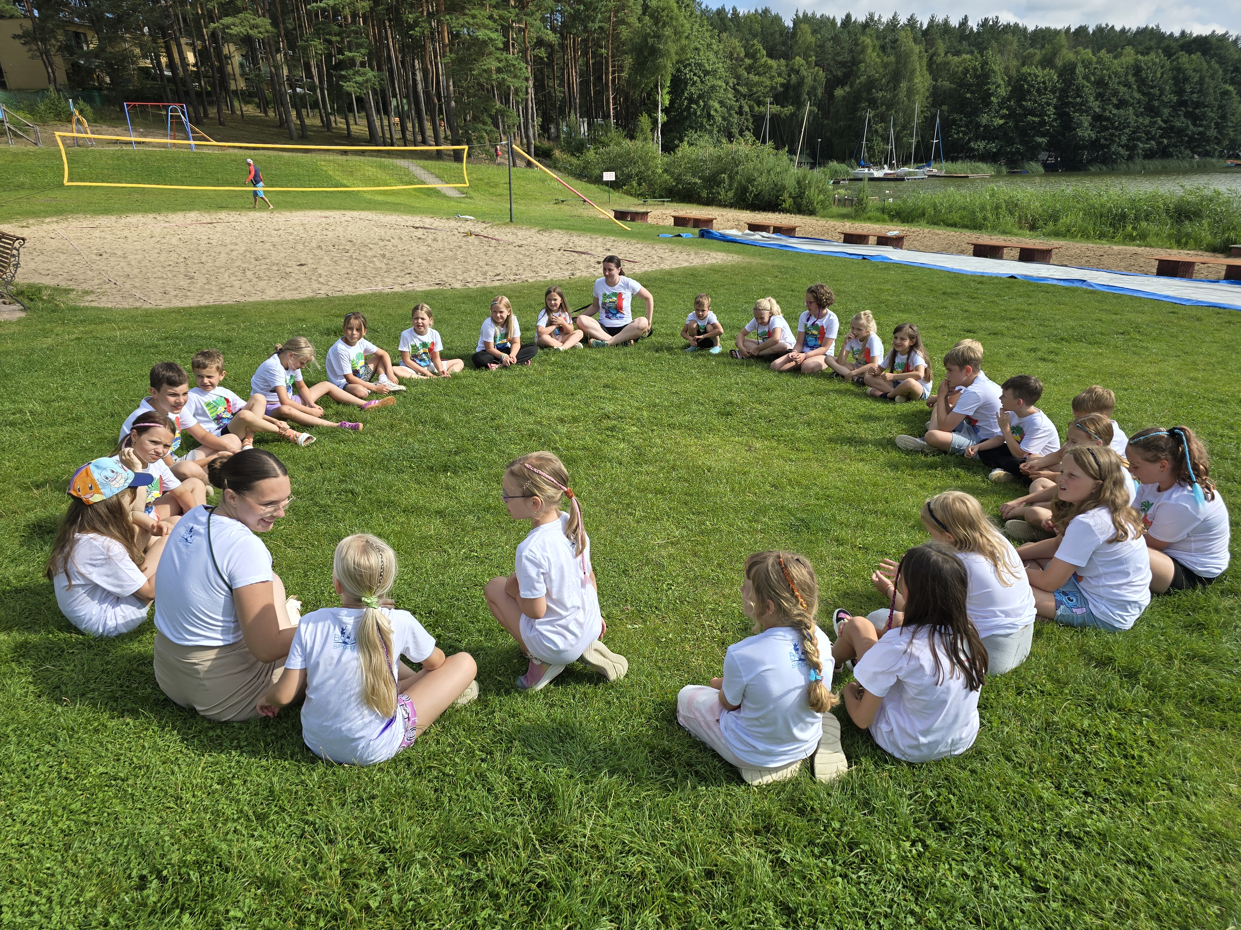Zajęcia żeglarskie na obozie Gołuń